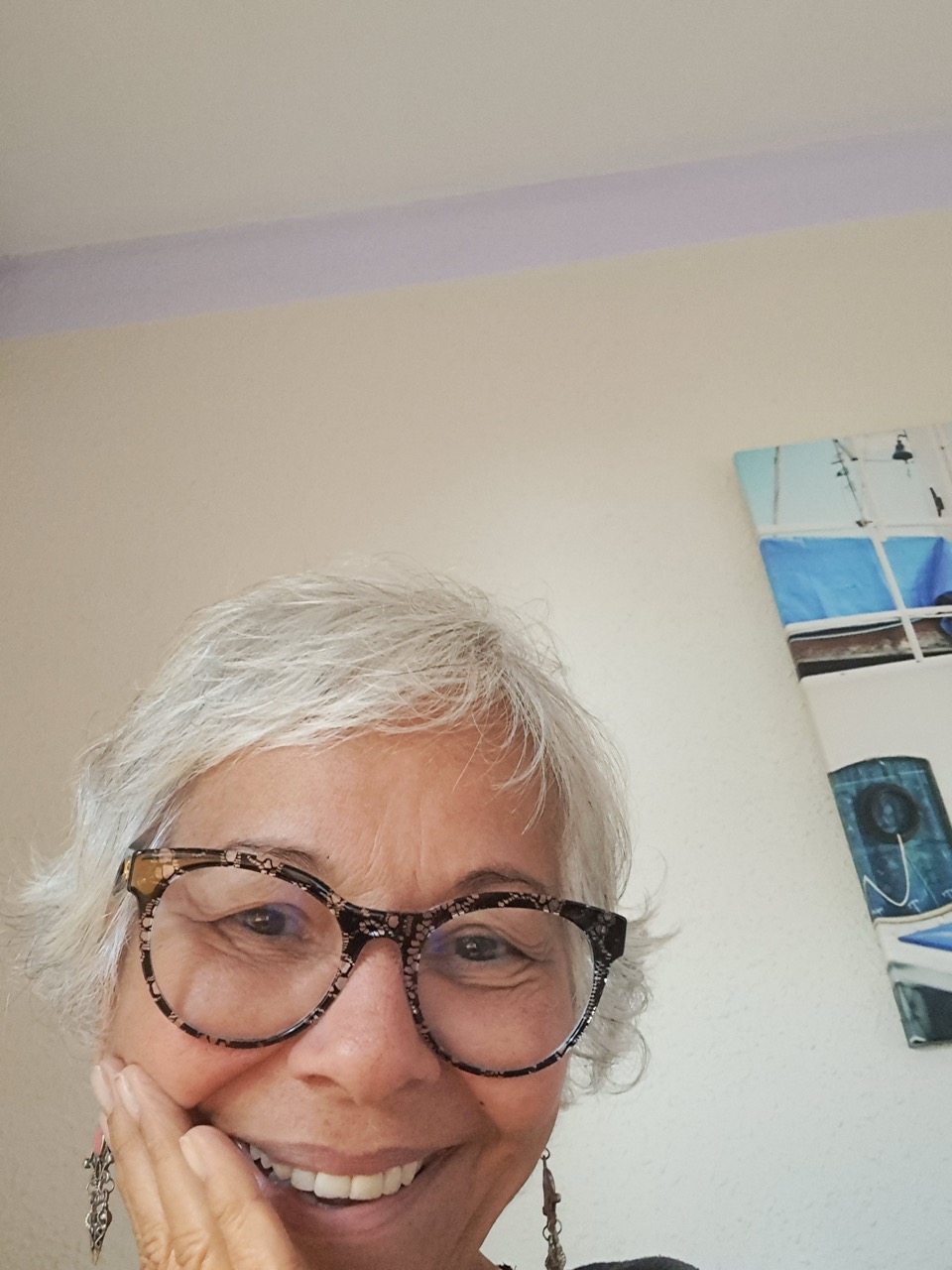 Minha filha cortou meu cabelo. Gostei.